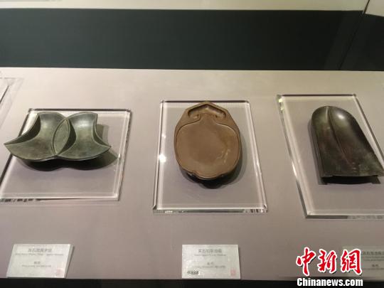 以“文房”为主题的70余件珍贵藏品亮相。 张亨伟 摄