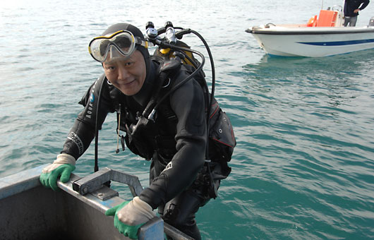 2010年,参加法国巴拉瓦海域“让娜-伊丽莎白”号沉船遗址发掘