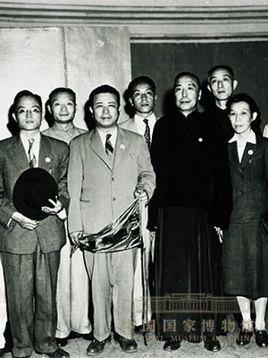<p>抗日时期的台湾慰劳团。</p>