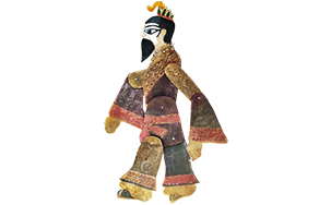 泰安皮影是山东皮影的重要代表，其人物制作以体型高大见长，材质不限，有牛皮、驴皮、羊皮，抑或纸板、绢、丝绸等，题材主要来自泰山道教信仰与传统山川文化崇拜，在融合地方戏曲表演的基础上逐渐定型。泰安皮影盛于清末民初，日常演出以泰山东岳庙会为中心，遍及周边香会、乡村大集等，深受百姓欢迎。代表剧目有《泰山石敢当》、《东游记》（八仙）、《西游记》等。