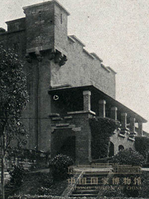 <p>1644年，荷兰人在西班人所建圣多明哥城原址重建城堡。由于荷兰人被当地人称为红毛，因此这个城也叫红毛城。</p>