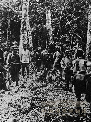 <p>1903年，被俘的台湾少数民族战士。</p>