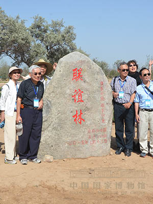 <p>在2015年“情系丝路——两岸文化联谊行”活动中，两岸嘉宾共同种下联谊林。</p>