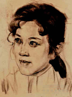 <p>钱绍武（1928—）1928年出生，江苏无锡人。擅长雕塑、绘画、书法。1947年考入国立北平艺专，1951年毕业于中央美术学院并留校任教。1953年赴苏联列宾美术学院雕塑系留学，1959年毕业并获得“美术家”称号，回国后继续任教于中央美术学院。曾任中央美术学院雕塑系系主任、国家教委艺术教育委员会委员、北京市人民政府专业顾问。现为中央美术学院教授、学术委员会常设小组成员，清华大学教授，中国国家画院顾问、院委、雕塑院院长、研究员，中国工艺美术学会雕塑委员会会长，中国城市雕塑全国艺委会常委，中国美术家协会雕塑委员会委员。</p>