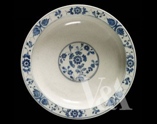 <span>5</span> Early European Porcelain