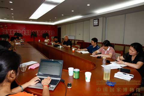 为提高基本陈列的学术水平,我馆基本陈列项目组邀请中国人民大学博士生导师张同新教授讲课