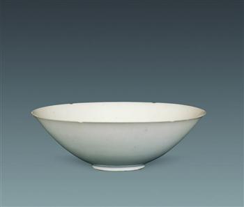 白釉葵花口碗 