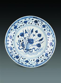 青花束莲纹盘 