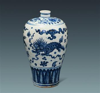 青花狮子戏球纹梅瓶