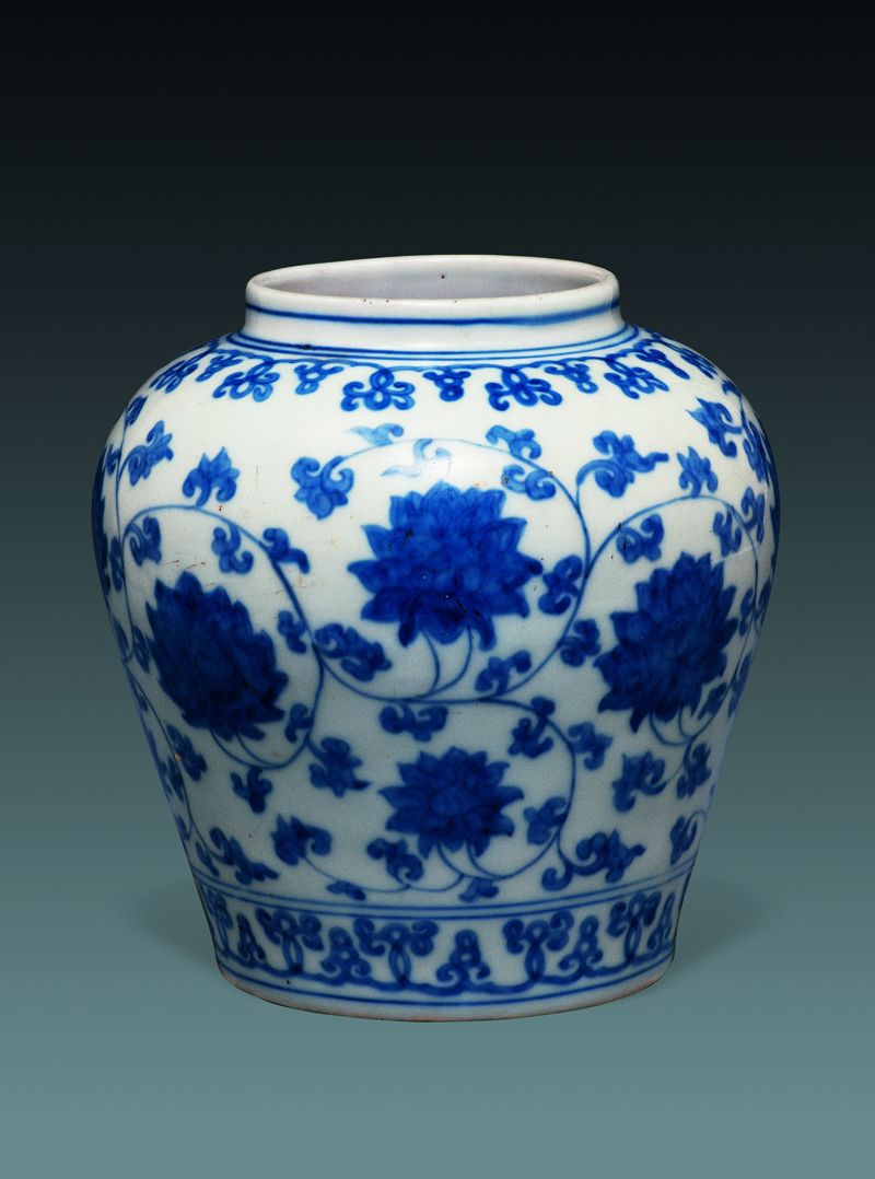 中国美術 青花 纏枝蓮花紋 双耳瓶 高29.5cm(LC136) 青花缠枝莲托八吉祥纹双耳瓶- 故宫博物院