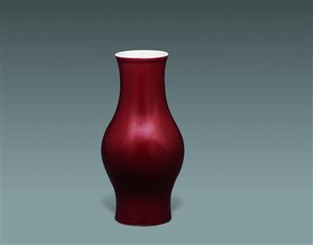霁红釉橄榄瓶