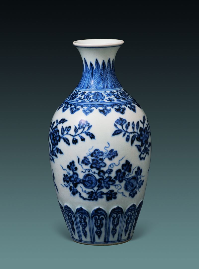 青花折枝花果纹瓶