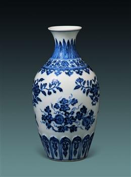 青花折枝花果纹瓶