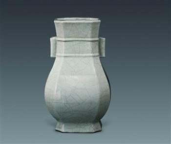 仿官窑贯耳六方尊