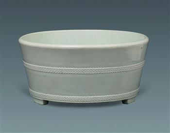 白釉三足盆