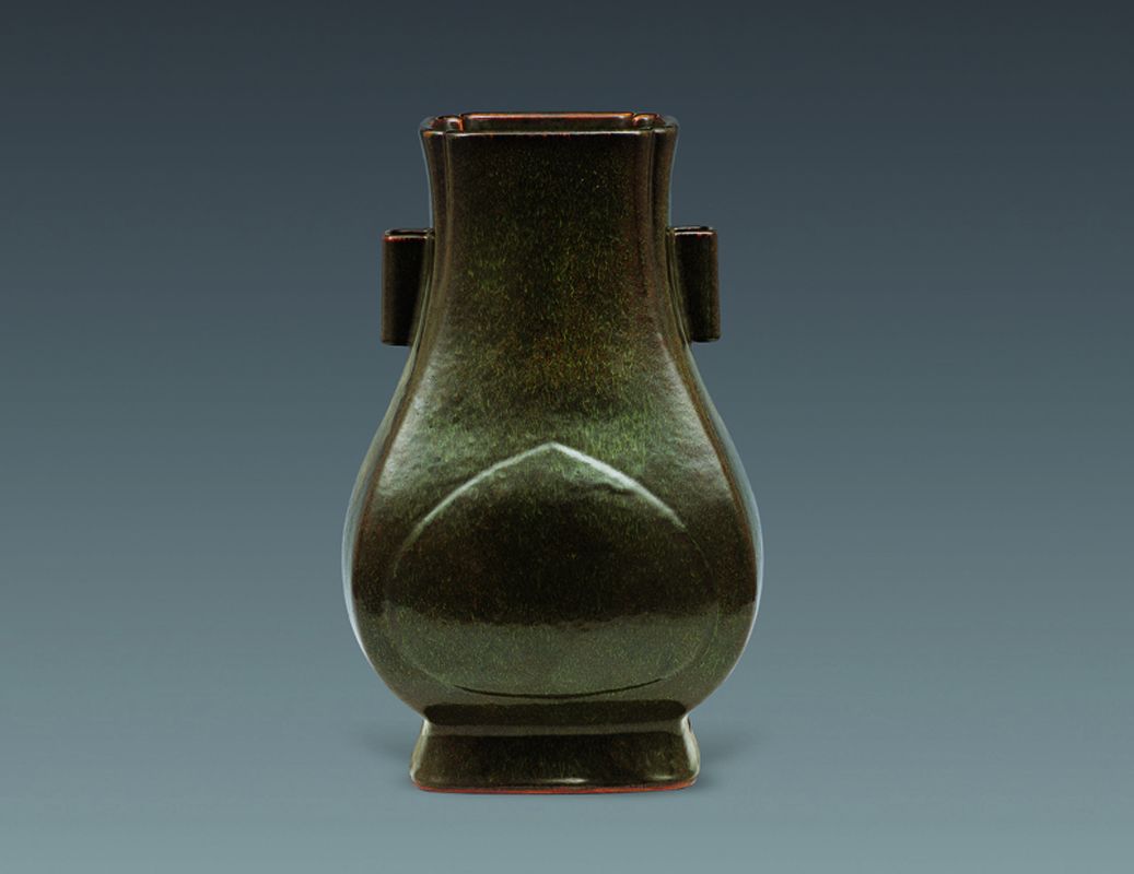 茶叶末釉贯耳壶