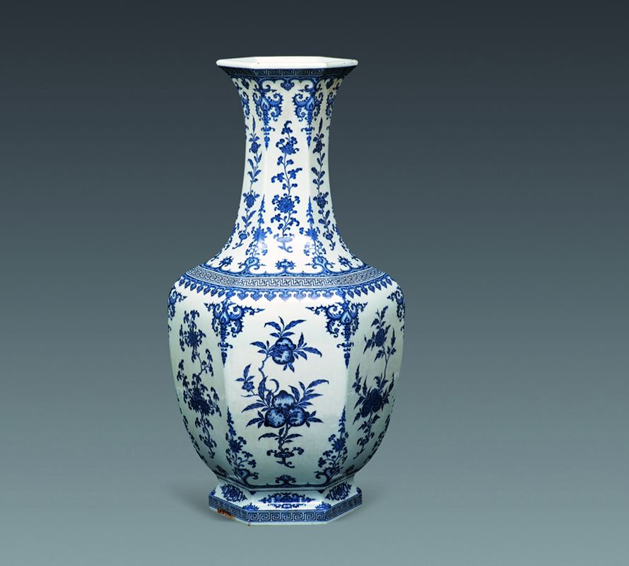 青花折枝花果纹六方瓶