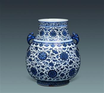 青花缠枝莲纹鸠耳尊