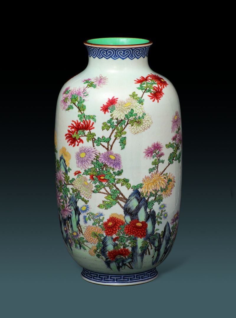 粉彩菊花纹灯笼尊