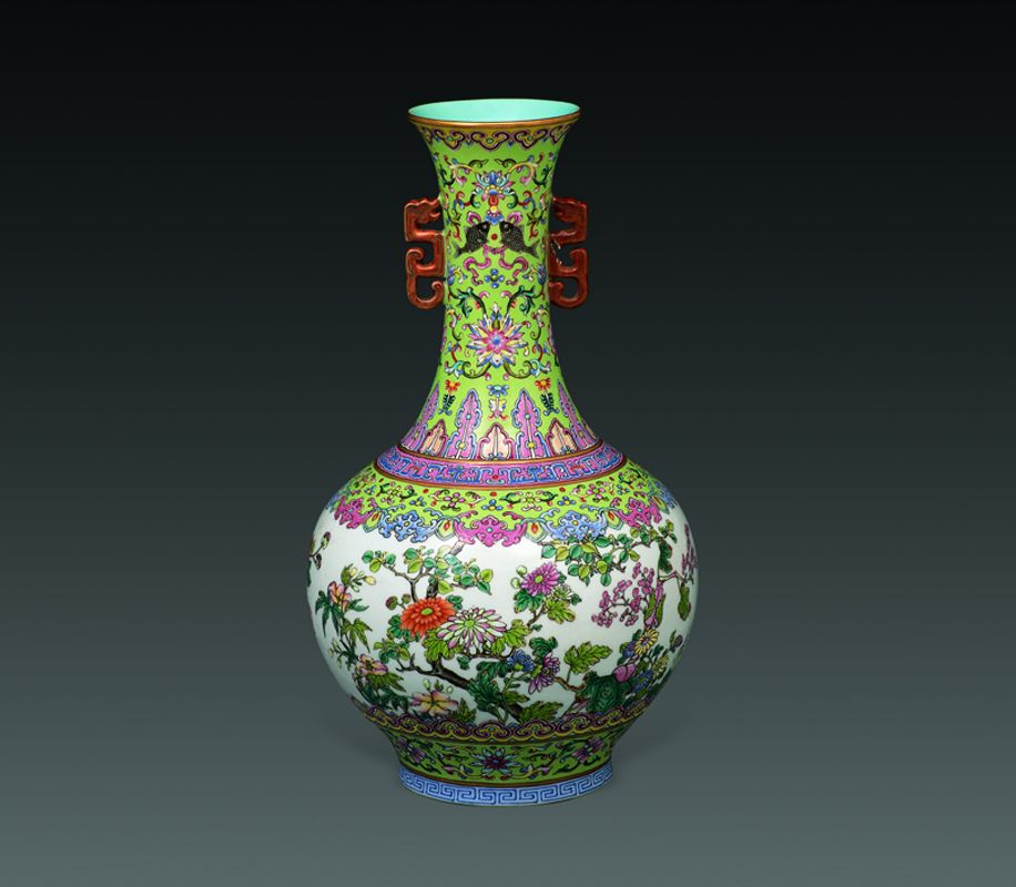 粉彩花卉纹螭耳瓶