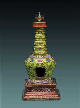 绿地粉彩番莲纹喇嘛塔