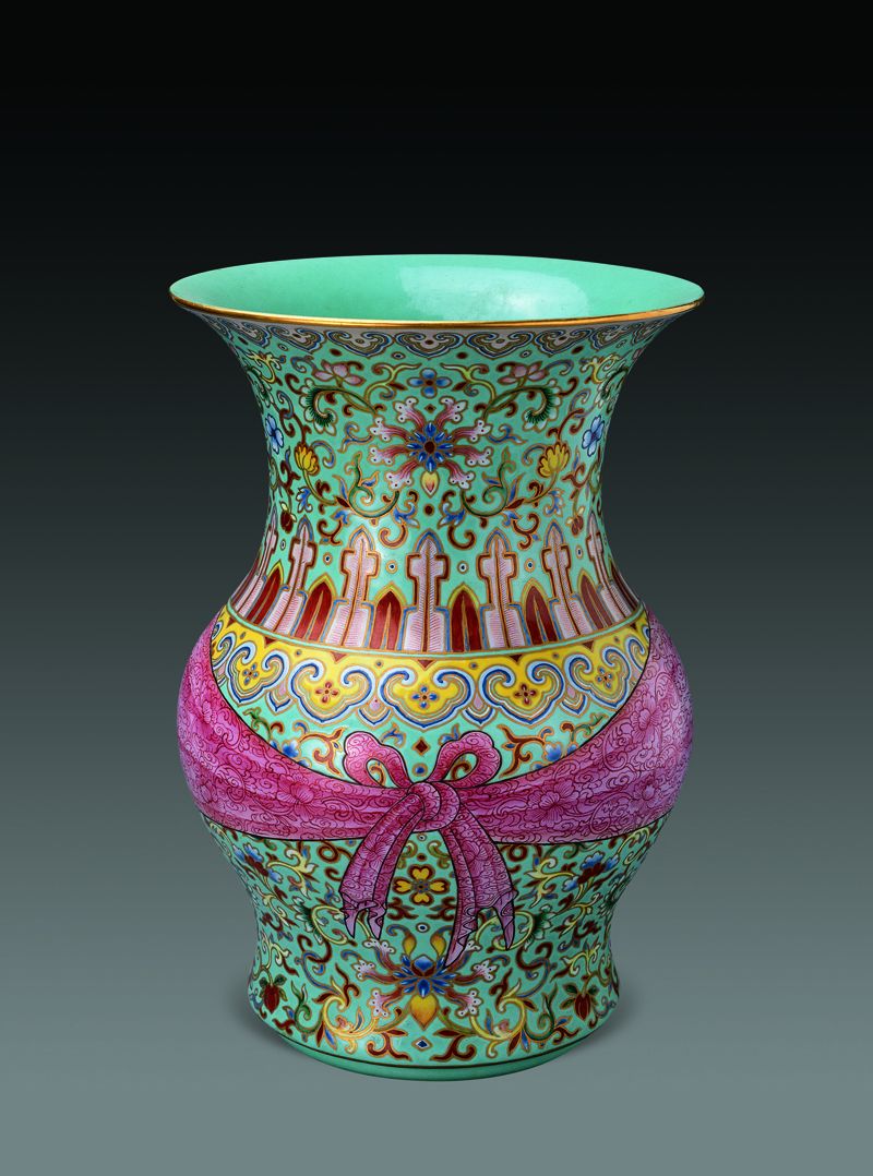 绿地粉彩花卉纹包袱尊