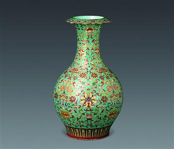 绿地粉彩福寿吉庆图折口瓶