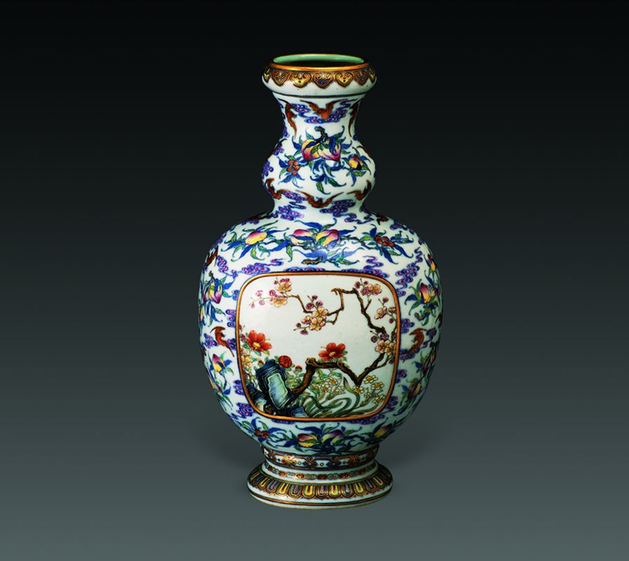 斗彩桃蝠纹葫芦扁瓶