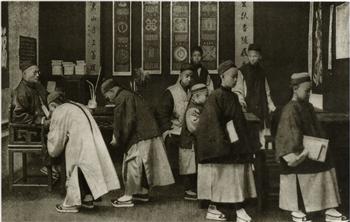 清代私塾下课时，学生们向老师行礼