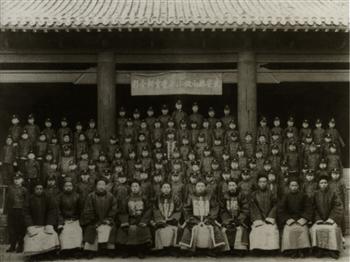 清末武安县初级小学堂师生合影