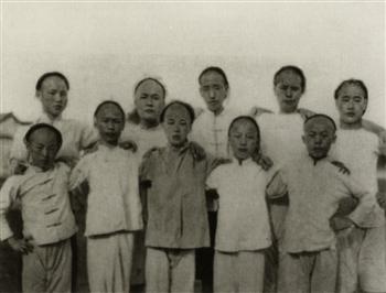 清末武昌教会学校的一年级学生