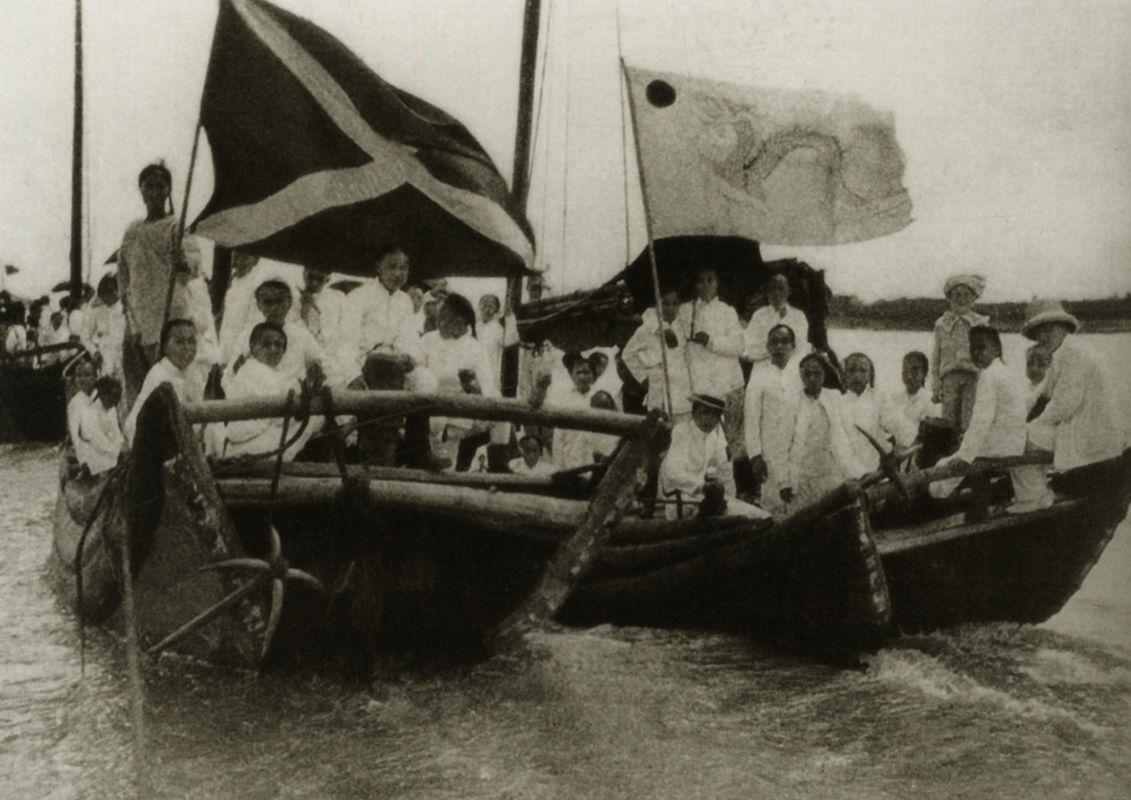 清末武昌教会学校学生乘船出行