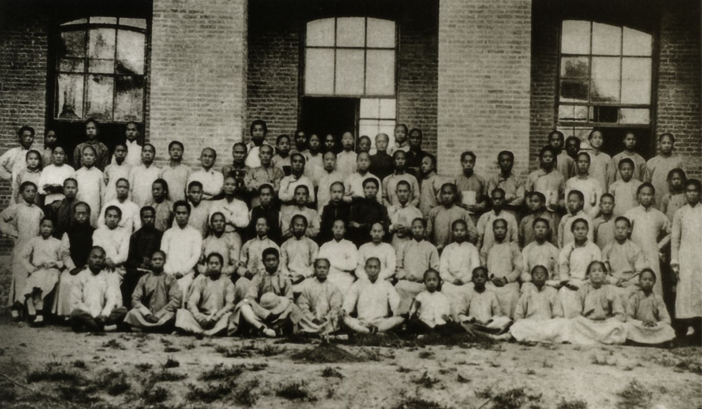 山东教会学院一群候选为传教士的学生