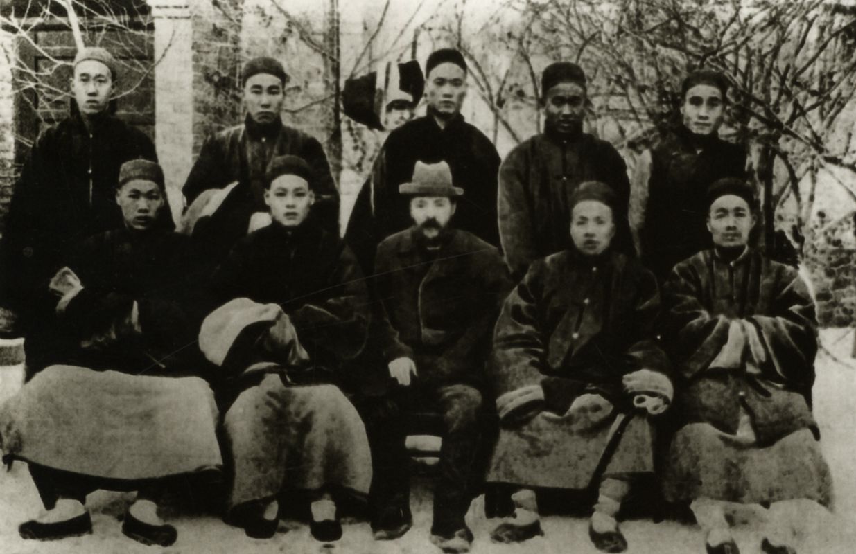 登州教会学校的大学生