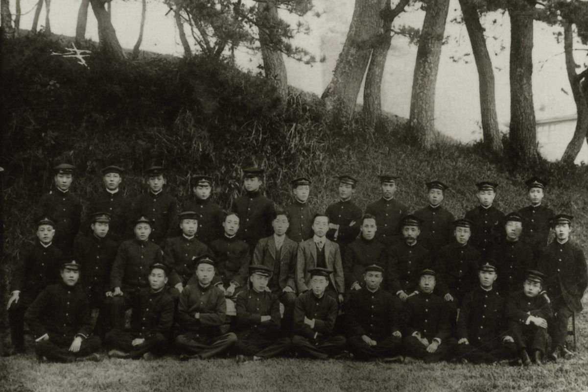 身着学生装的留日学生