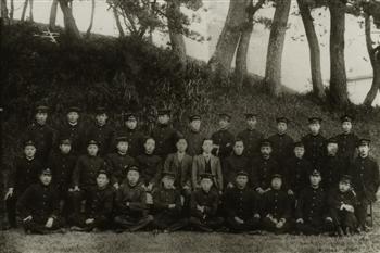 身着学生装的留日学生