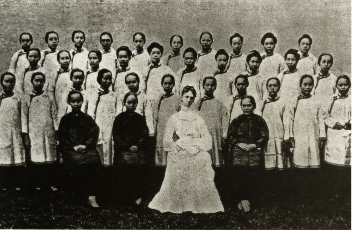 中国早年学医的女学生