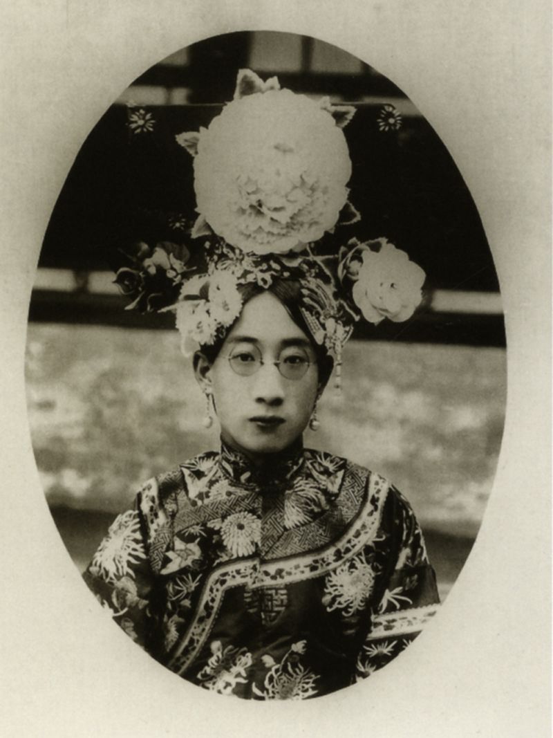 晚清妇女的“旗头”与眼镜