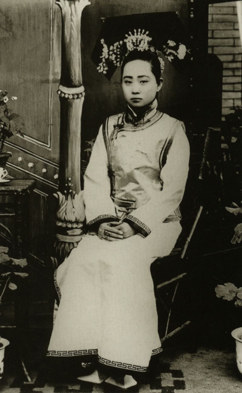 满族妇女不缠足