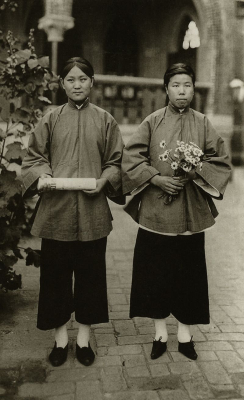 天足与缠足