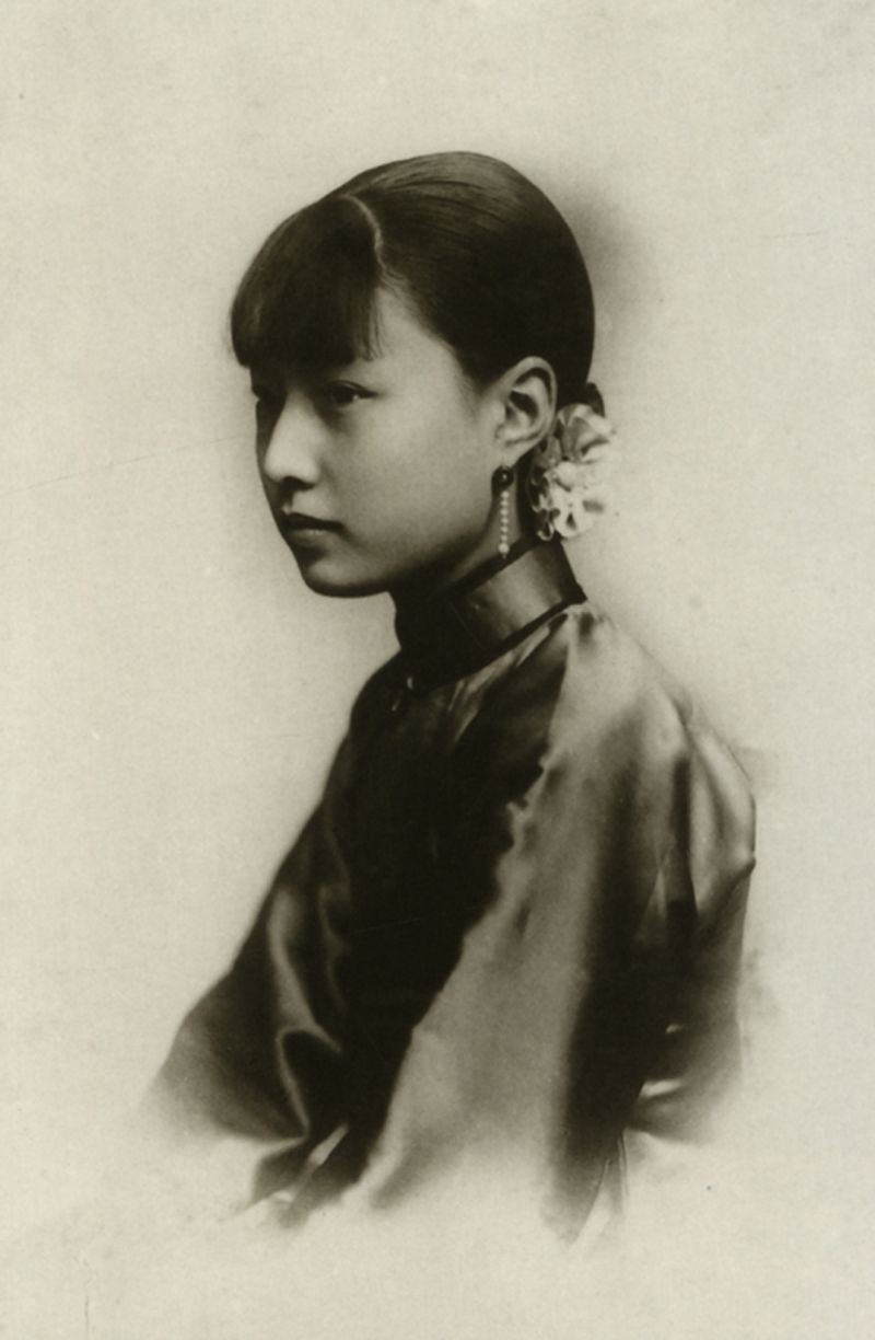 民国时代著名京剧女须生孟小冬的留影照