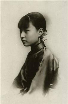 民国时代著名京剧女须生孟小冬的留影照