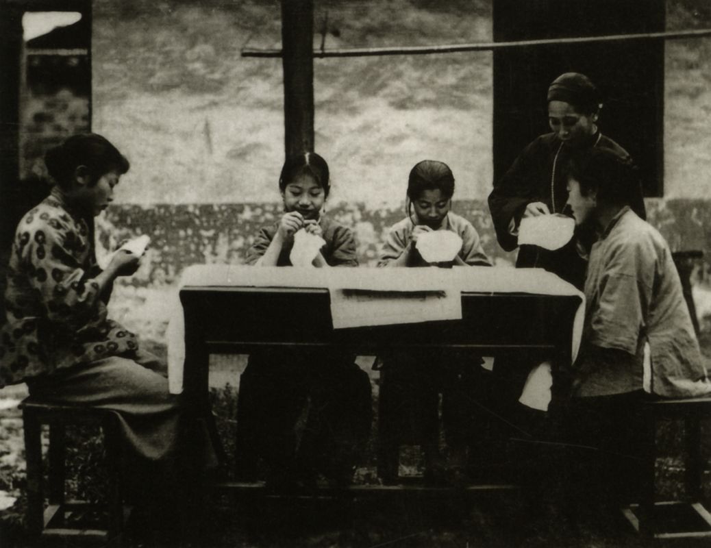 刺绣是妇女所从事的传统手工业之一