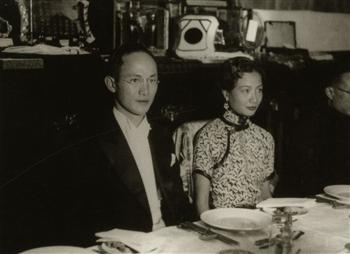 西餐宴会上的中国夫妇