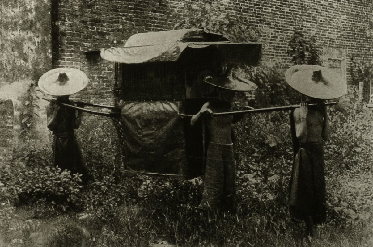 1895年中国南方的轿子与抬轿夫