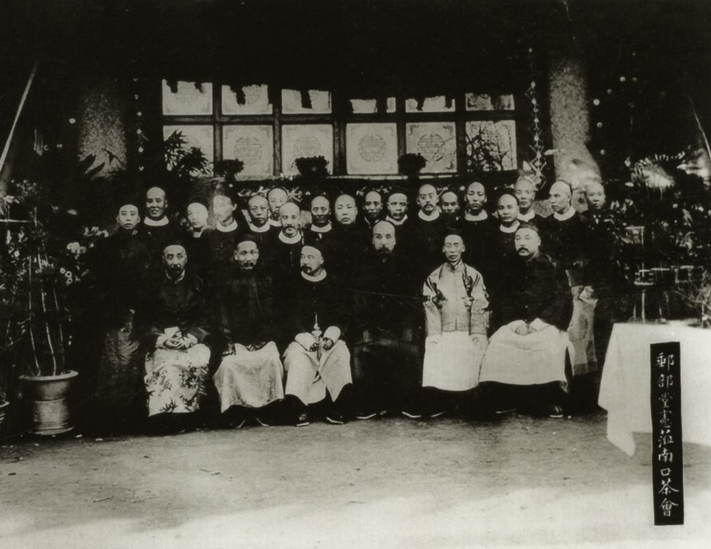 邮传部官员与詹天佑等人在京张铁路竣工典礼时的合影