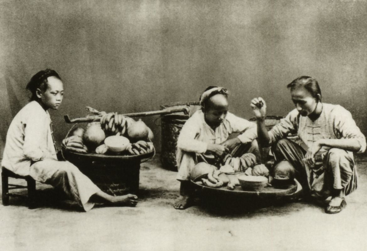 广东街头卖水果的路边小贩