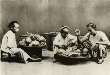 广东街头卖水果的路边小贩