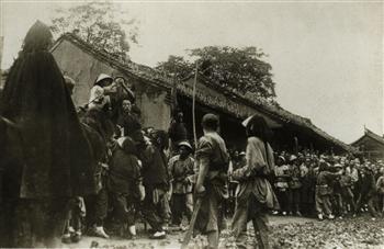 清朝西安骡马市刑场行刑时的场景