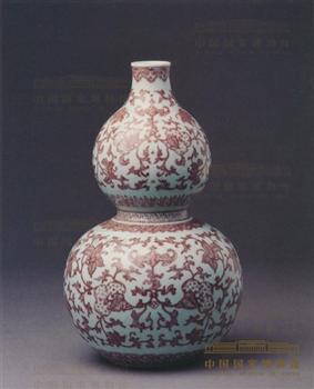 乾隆釉里红福寿纹葫芦瓶